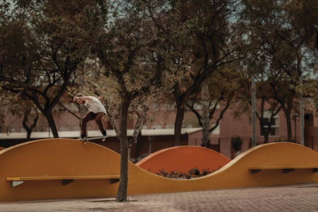 MADRID13_SilasBaxterNeal_CrookedGrindtoBench