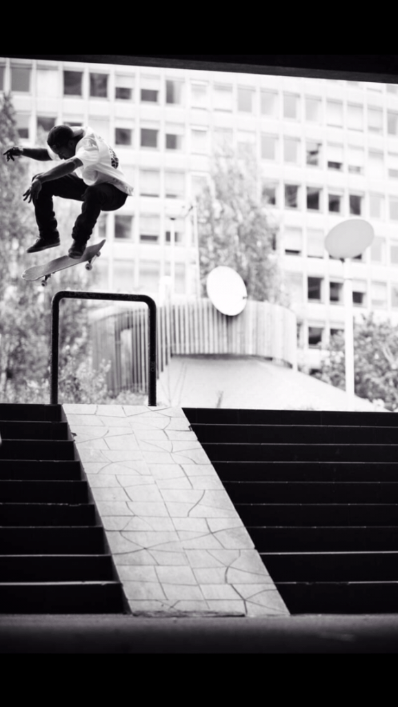 BS KickFlip Paris (Photo by Alexandre Pires)